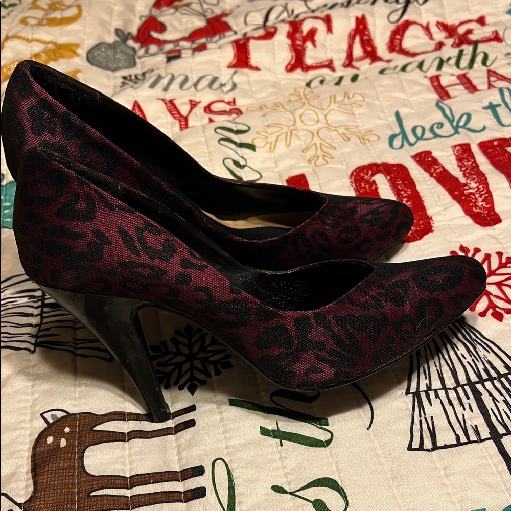 Costa Blanca Black and fuschia Patterned Heels
